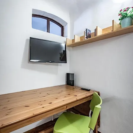 Roommo Viola Apartment *