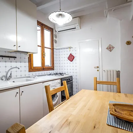 Roommo Viola דירה